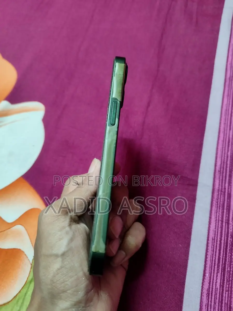 Apple iPhone 13 (Used)
