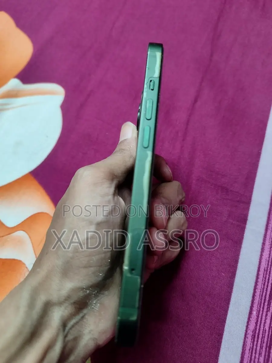Apple iPhone 13 (Used)