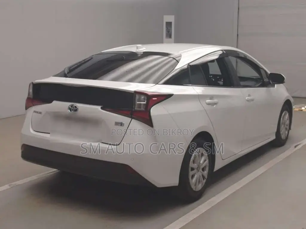 Toyota Prius S Safety Plus Pearl 2021