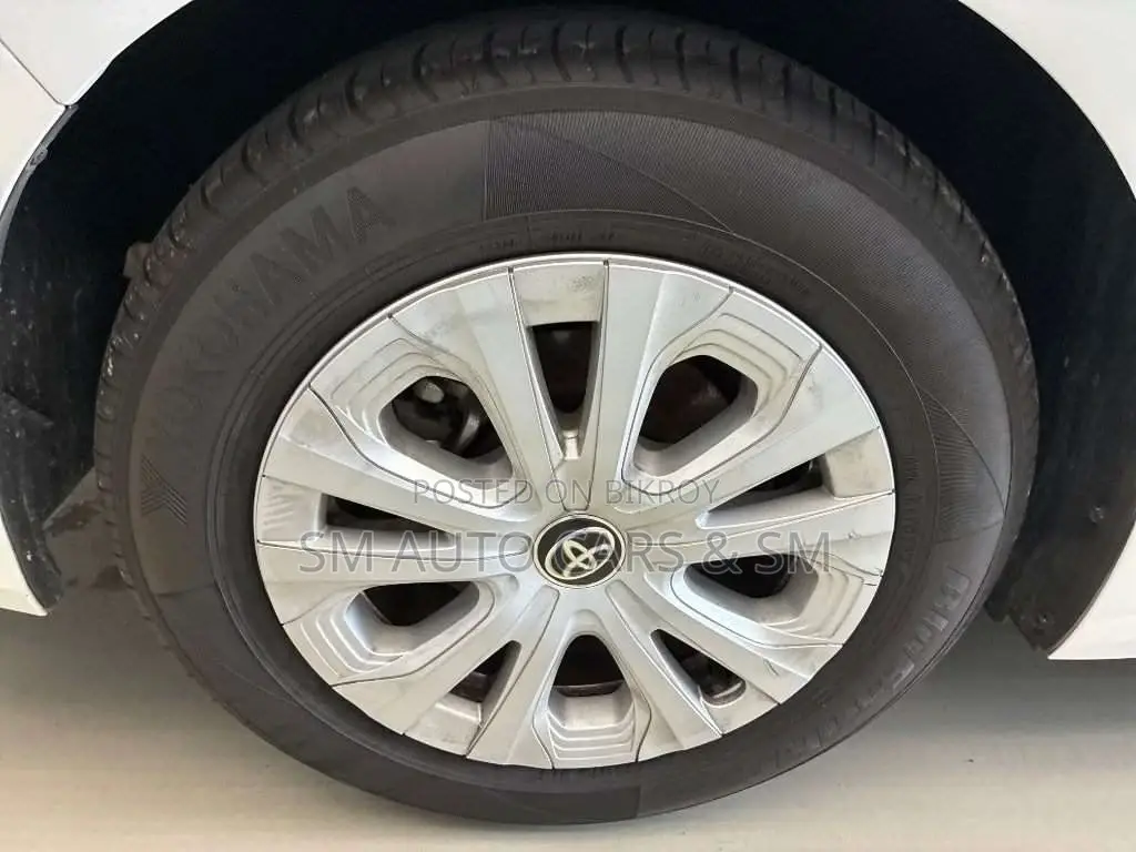 Toyota Prius S Safety Plus Pearl 2021