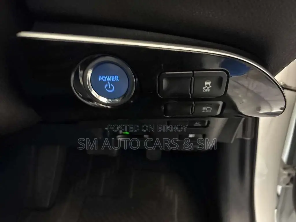 Toyota Prius S Safety Plus Pearl 2021