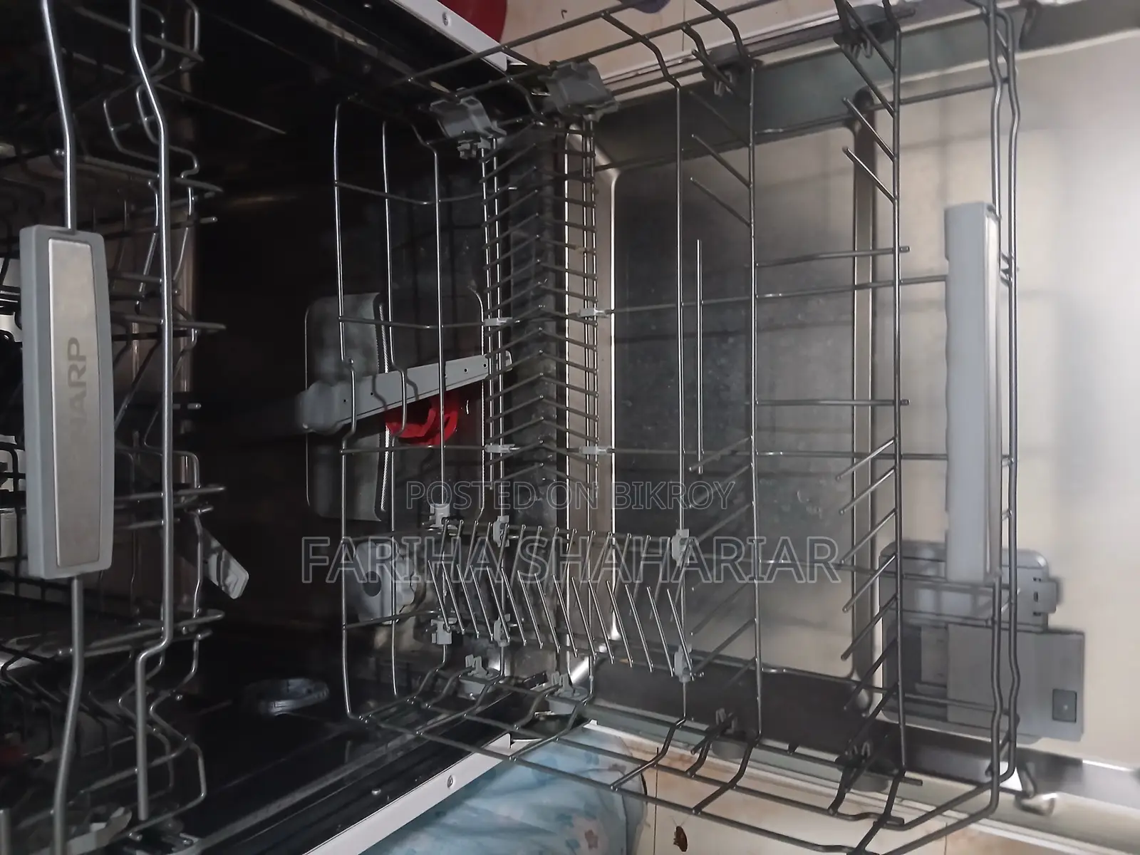 Dishwasher looks brand new.