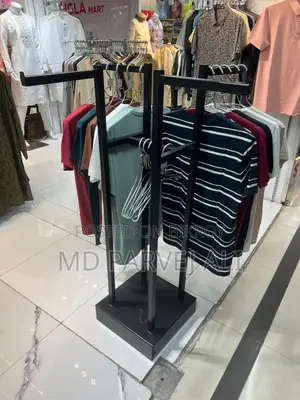 শোরুমের ডিসপ্লে হ্যাঙ্গার