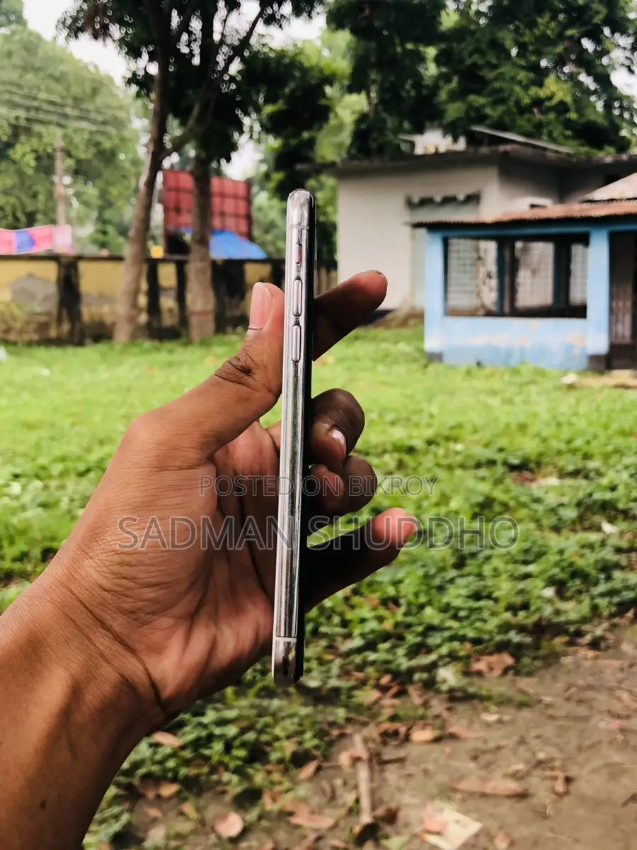Apple iPhone X (Used)