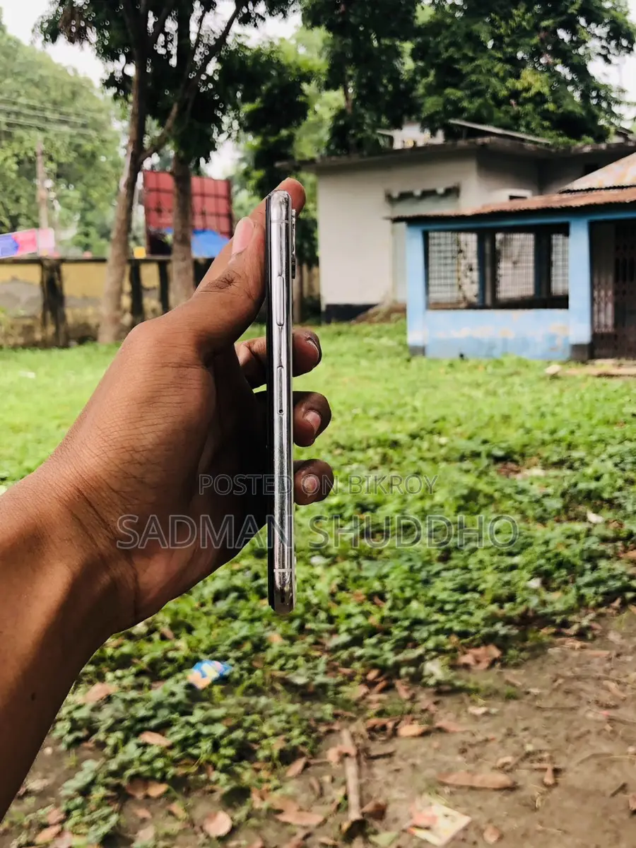 Apple iPhone X (Used)