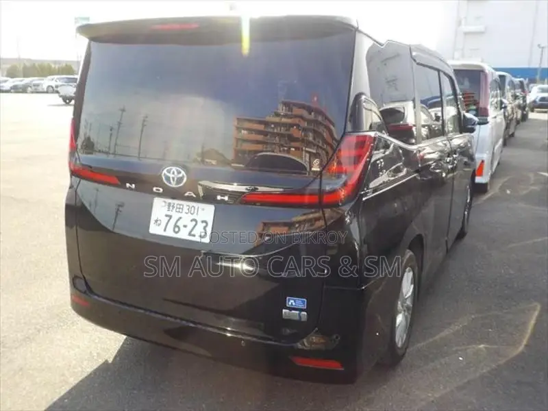 Toyota Noah Z Black 4.5 Point 2022