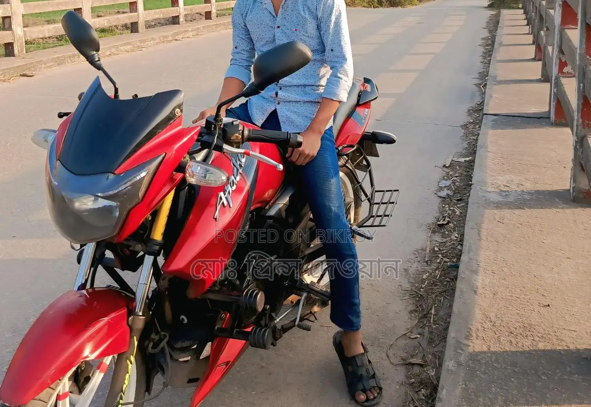 TVS APACHE RTR 150 2016