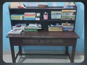 সুন্দর ও ব্যবহারিক স্টাডি টেবিল বিক্রয়