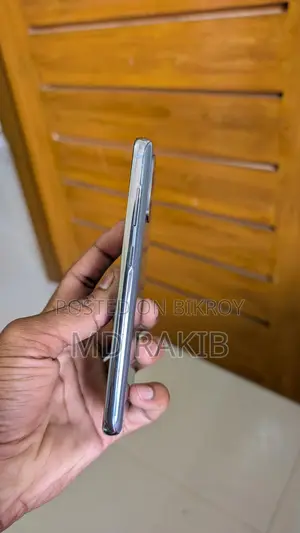 Samsung Galaxy S20 5G (Used)