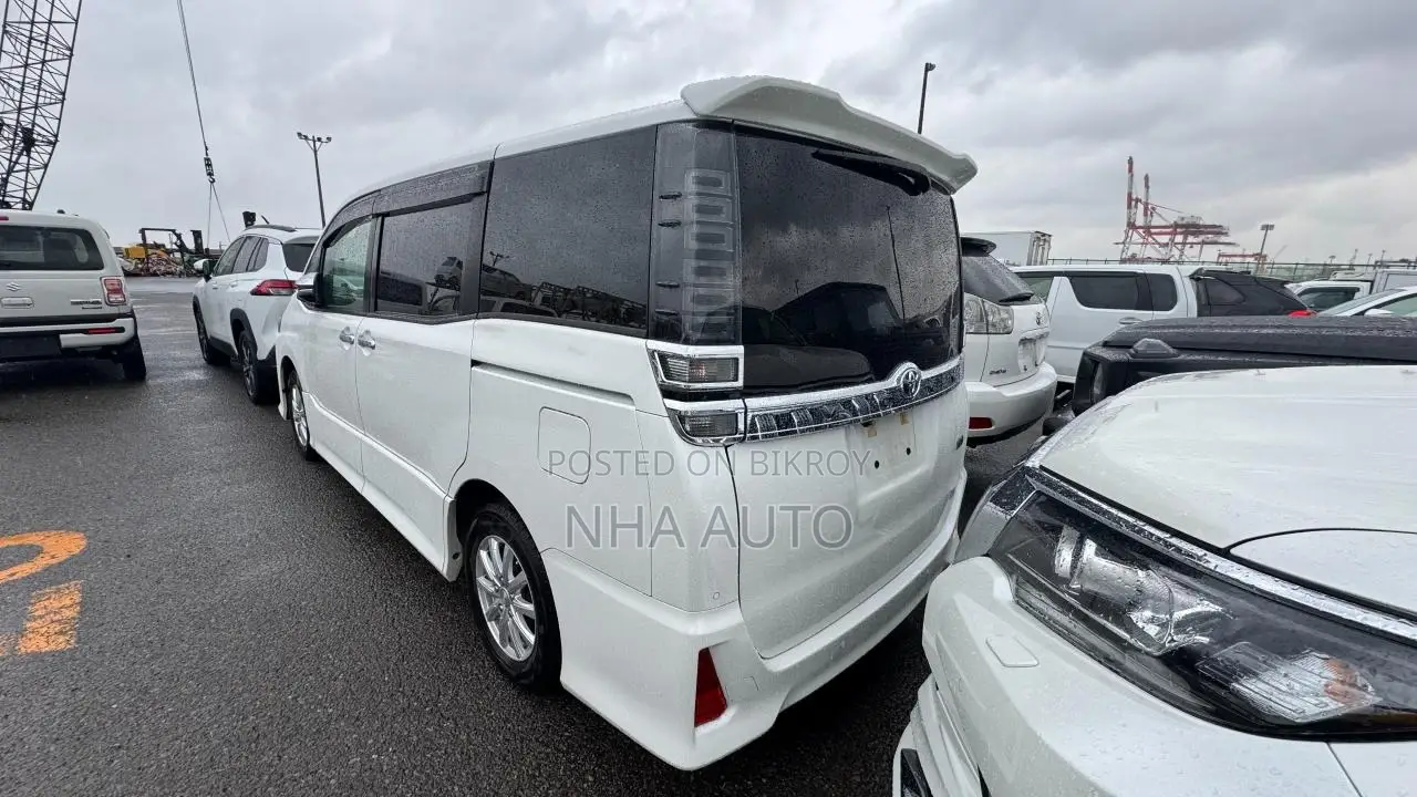 Toyota Voxy Kirameki 2021