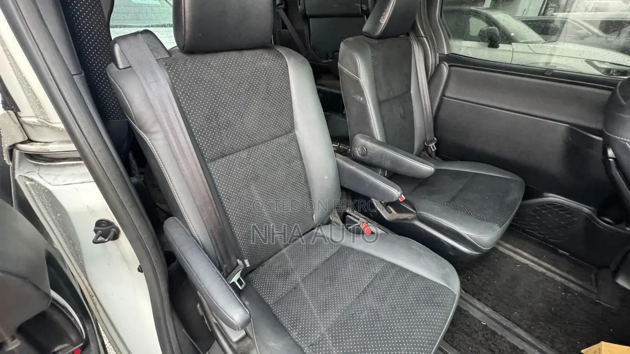 Toyota Voxy Kirameki 2021