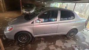 Toyota Platz 2003