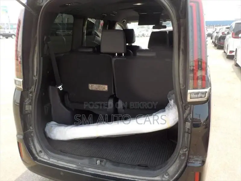 Toyota Esquire Petrol Gi Premium 2021