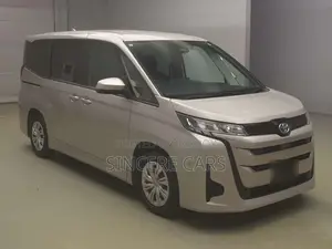 Toyota Noah X HYB PUSH 1DR PWR 2022