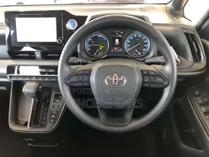 Toyota Noah X HYB PUSH 1DR PWR 2022