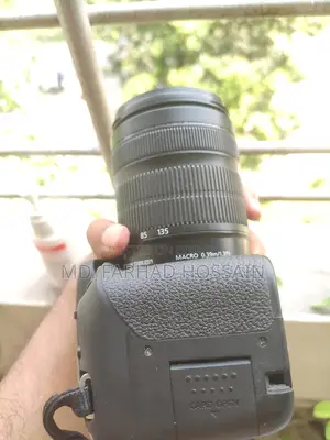 Canon 77D