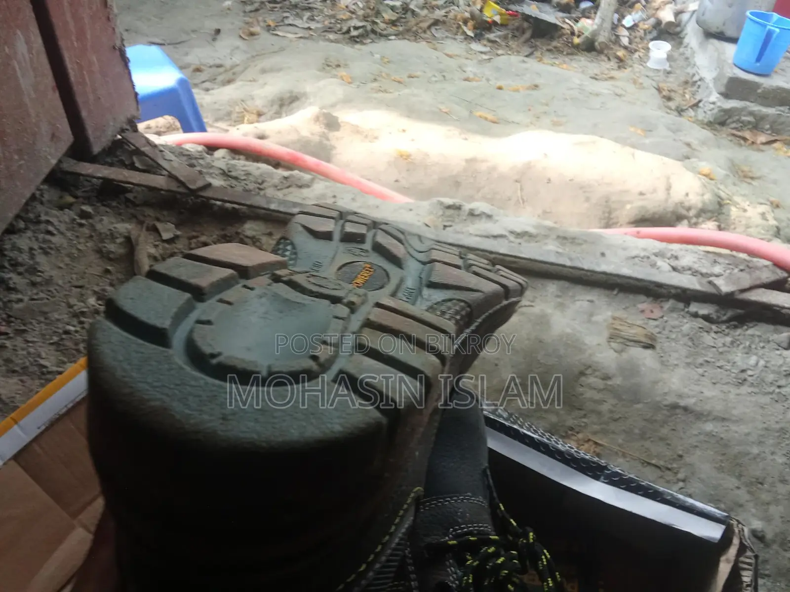 সেফটি সু বা কাজের জুতা