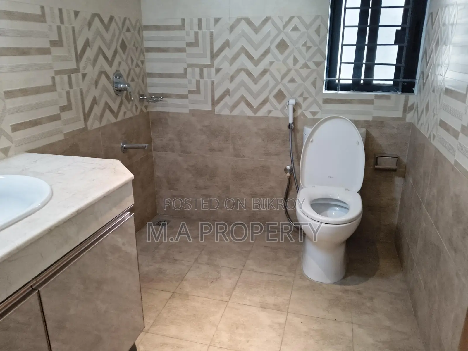 5200sqft Rent Apartment 5-Bed gym,swimming Gulshan North