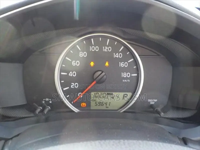 Toyota Fielder Non Hybrid EX Silver 2021