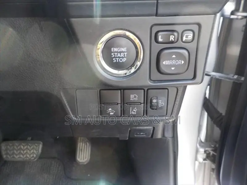 Toyota Fielder Non Hybrid EX Silver 2021