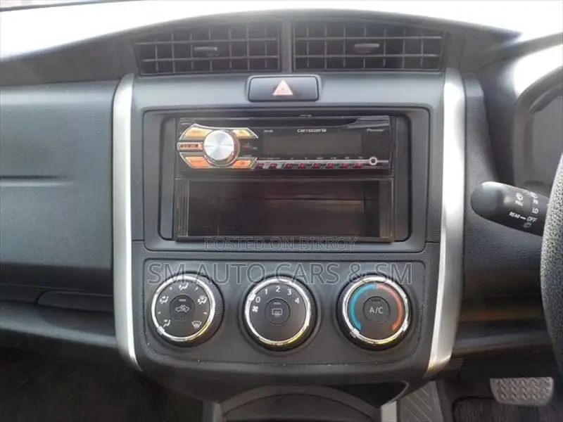 Toyota Fielder Non Hybrid EX Silver 2021