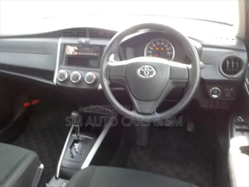 Toyota Fielder Non Hybrid EX Silver 2021