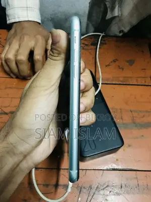 Apple iPhone 11 (Used)