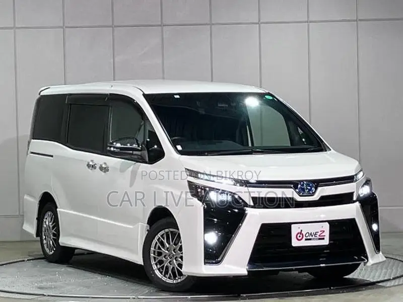 Toyota Voxy Hybrid 2021