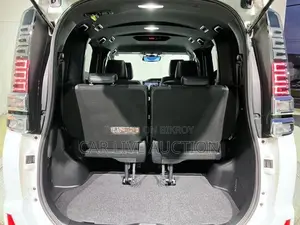 Toyota Voxy Hybrid 2021
