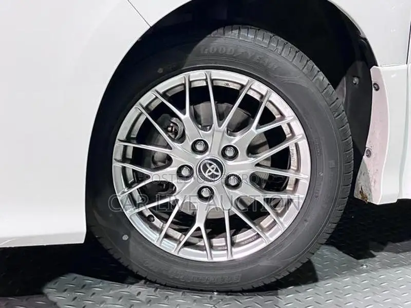 Toyota Voxy Hybrid 2021