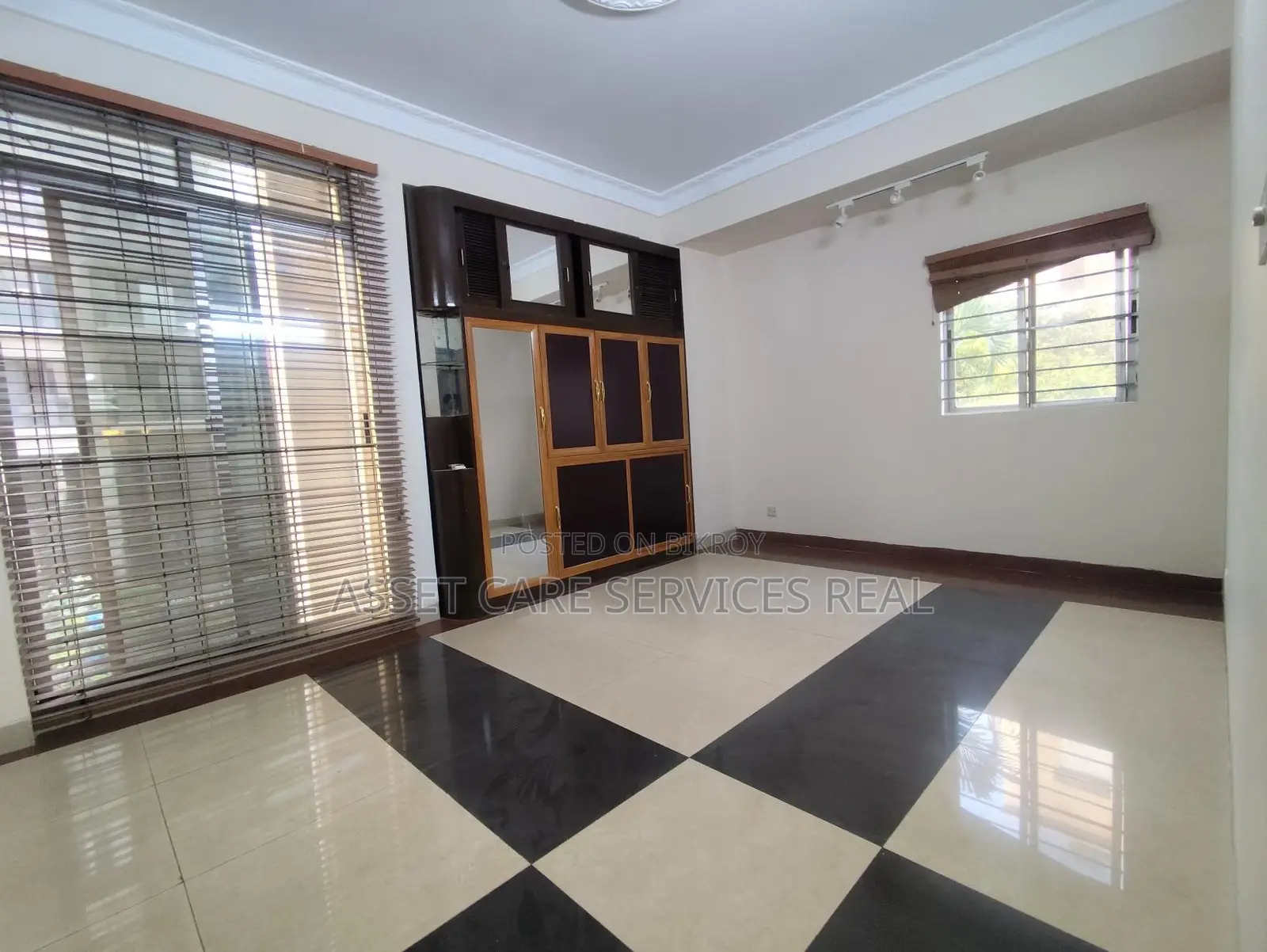 4Bed Semi-Furnished Apartment Rent Baridhara Diplomatic Zone