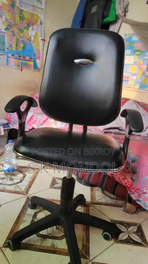 চেয়ার বিক্রি হবে