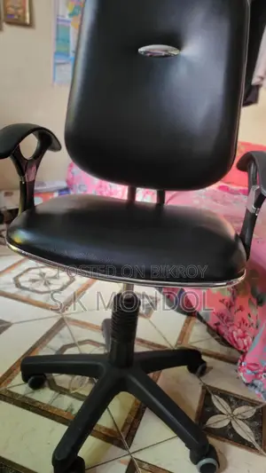 চেয়ার বিক্রি হবে