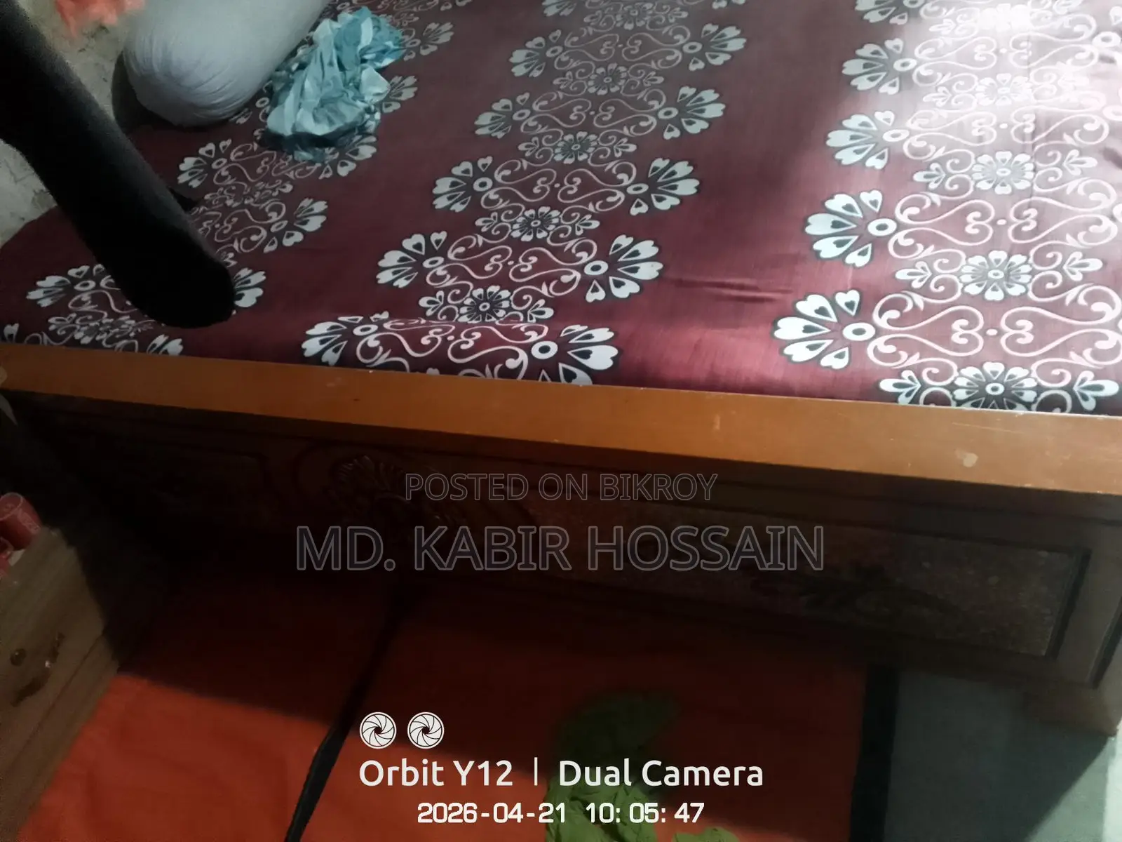 একটি ৬/৭ ফিট খাট।