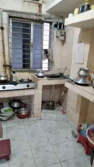 900sqft, 5th Floor Apt, Stairs Only, 1min Walk from Metro Rail