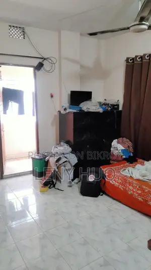 900sqft, 5th Floor Apt, Stairs Only, 1min Walk from Metro Rail