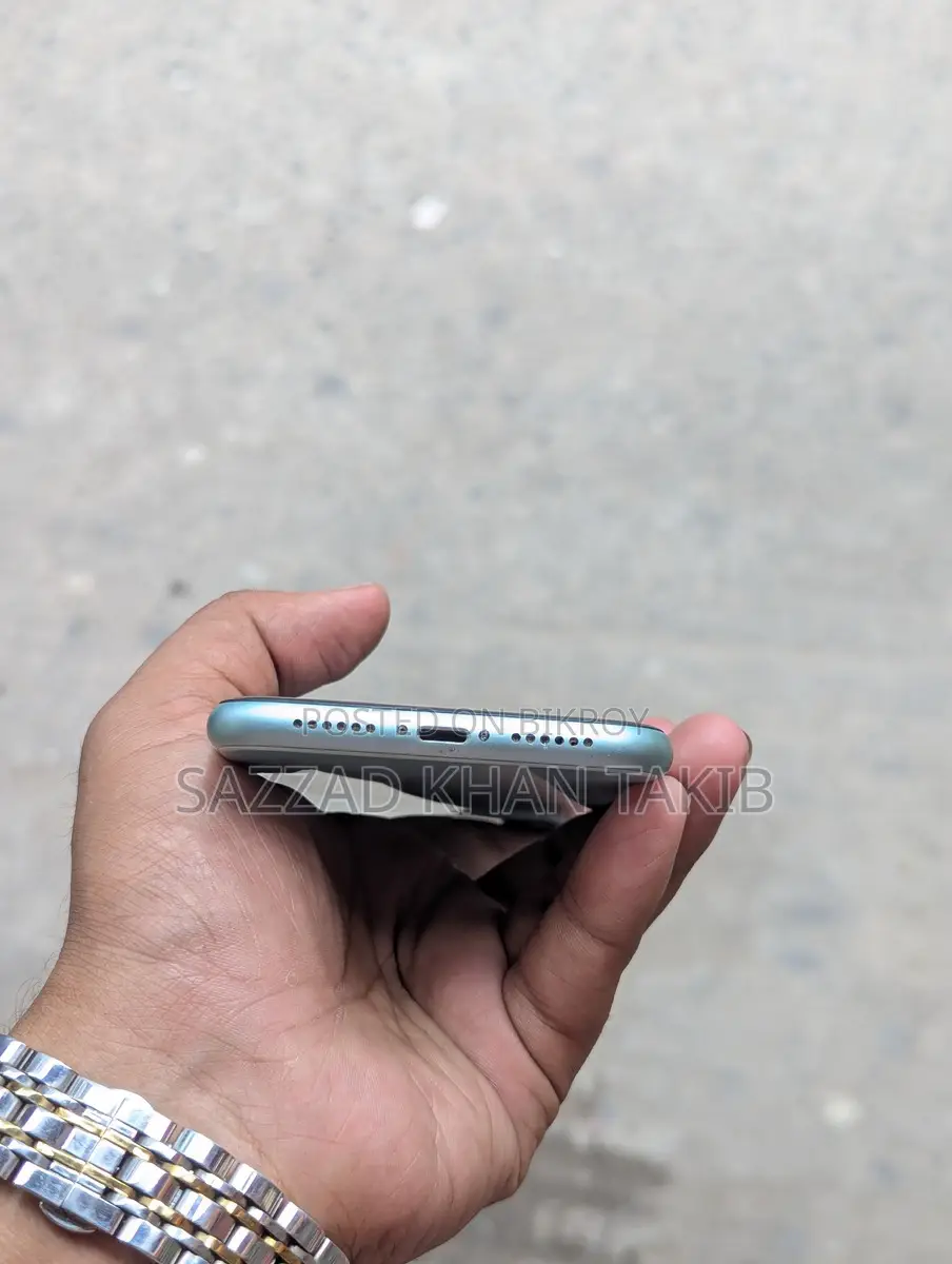 Apple iPhone 11 (Used)