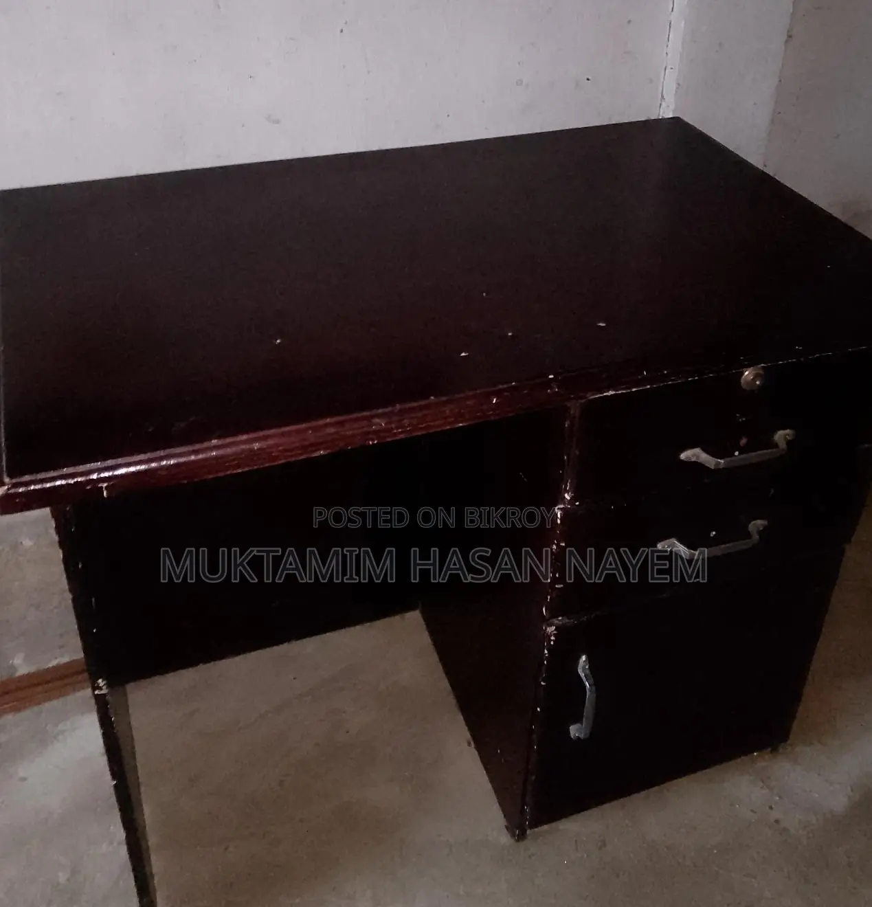 টেবিল বিক্রি হবে