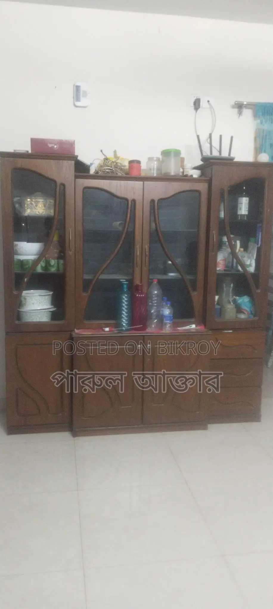 শোকেস