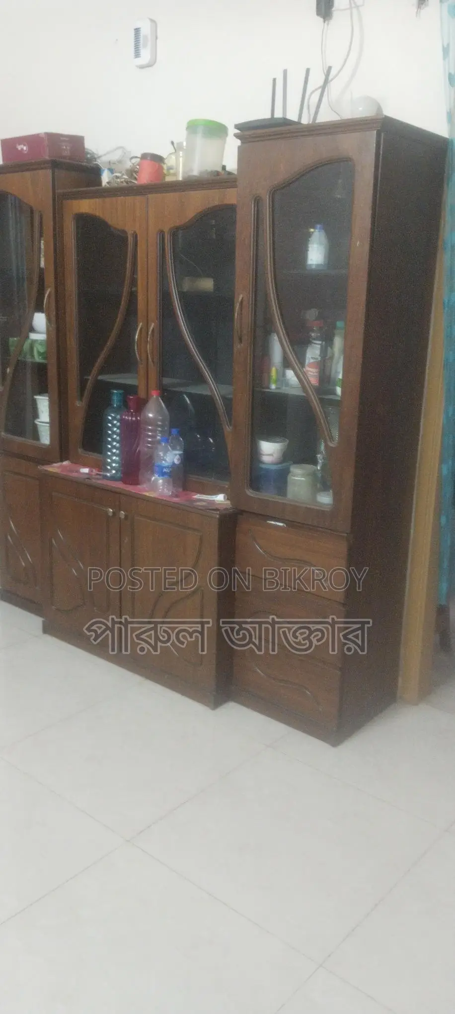 শোকেস