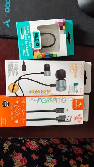 Lightning Earphone & Cable