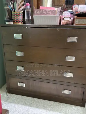 ড্রেসিং টেবিল