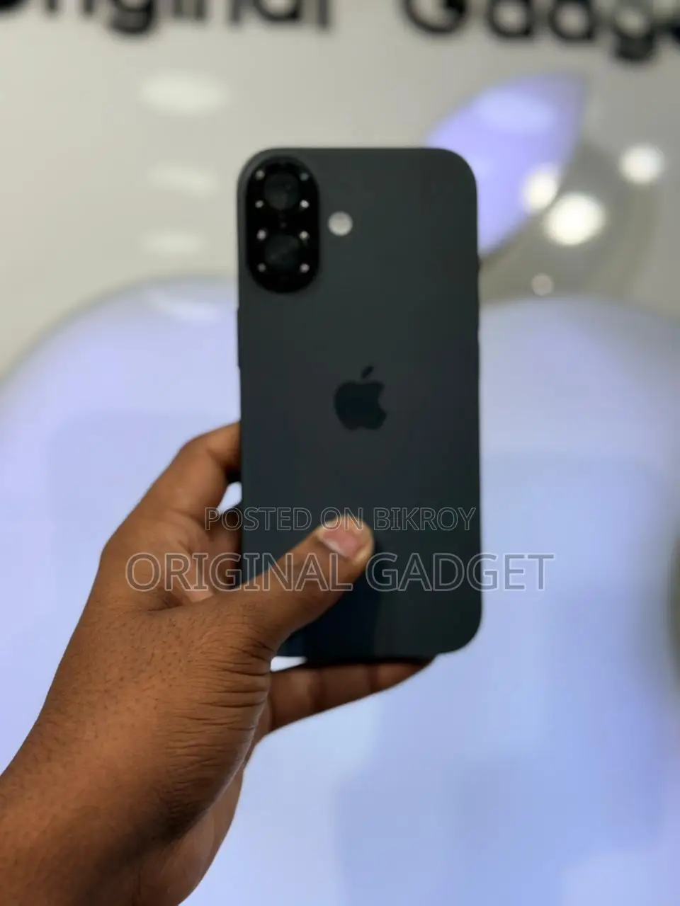 Apple iPhone 17 255GB (Used)