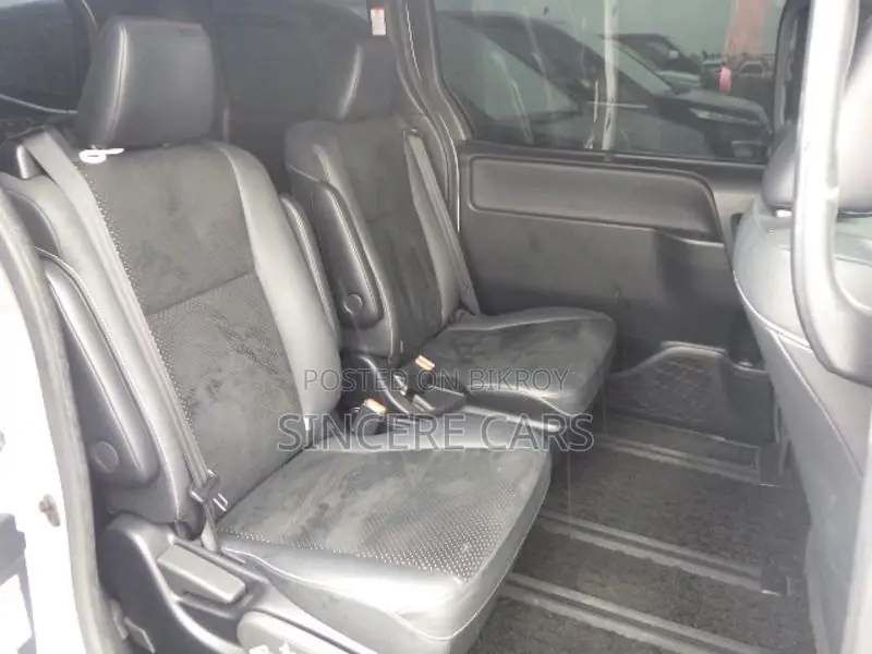 Toyota Voxy zs. trd 2021
