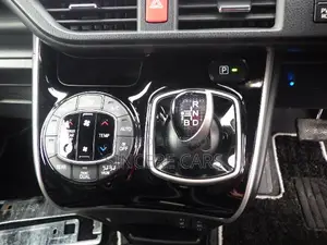 Toyota Voxy zs. trd 2021