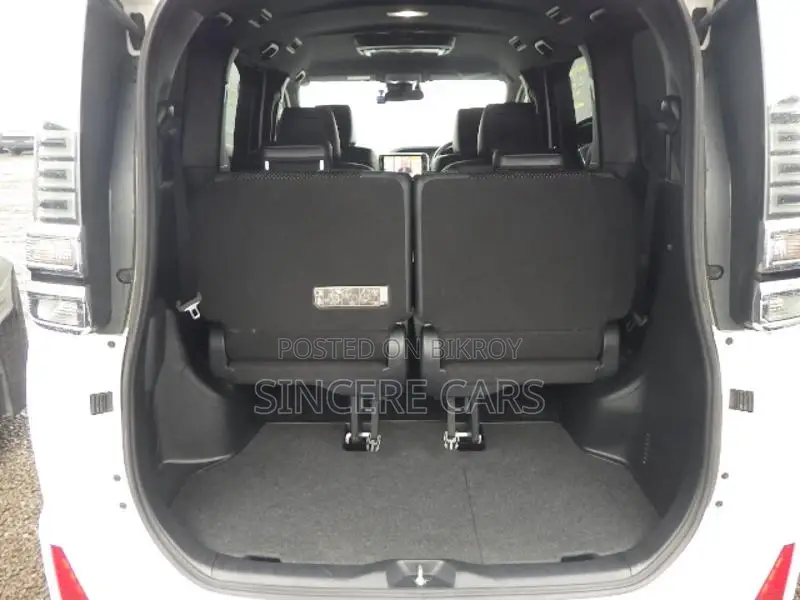Toyota Voxy zs. trd 2021