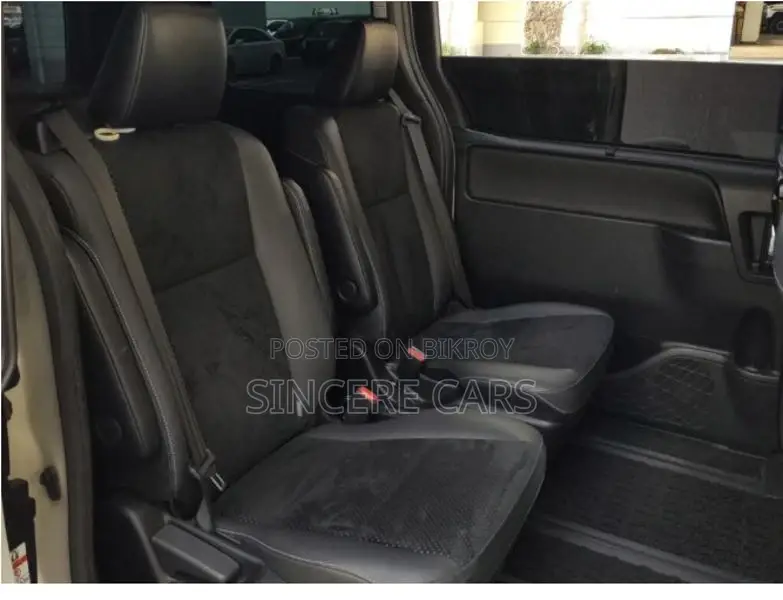 Toyota Voxy zs. trd 2021