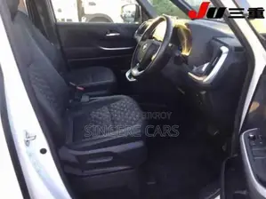 Toyota Voxy SZ HYB WITH LEG REST 2022