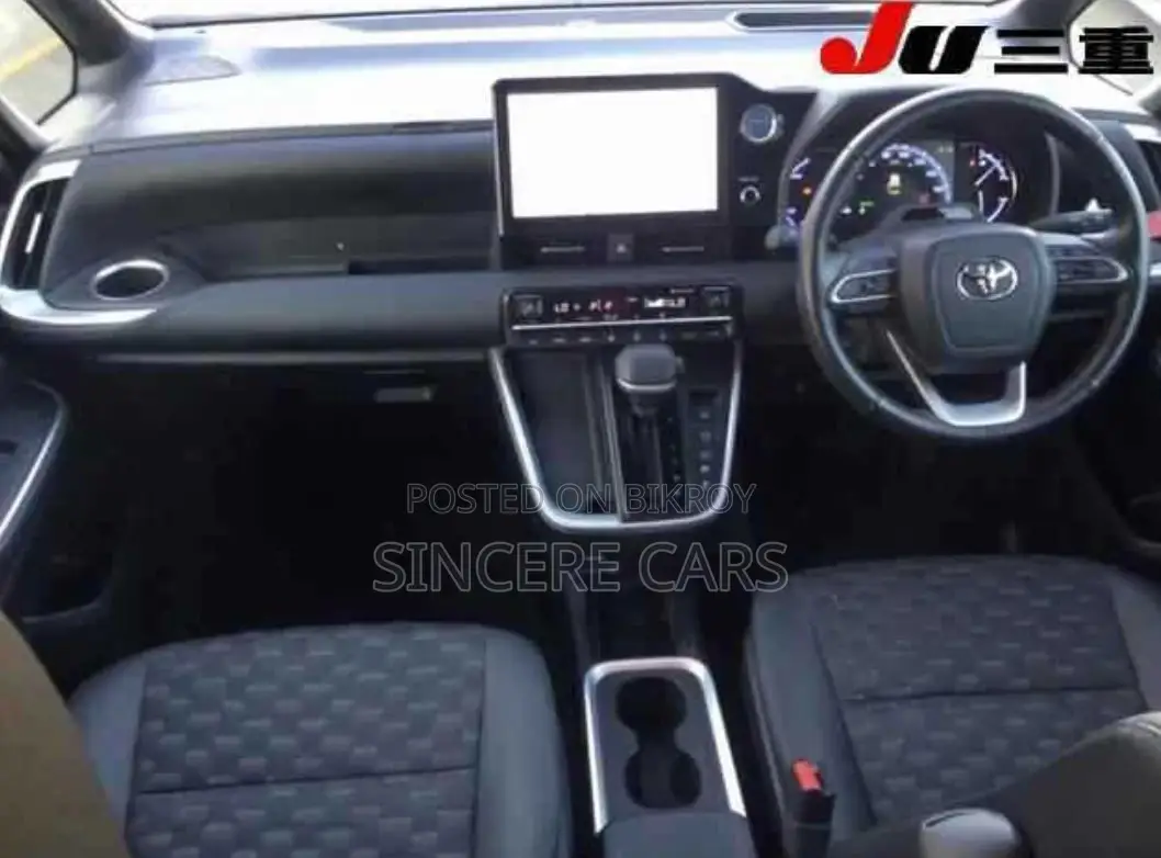 Toyota Voxy SZ HYB WITH LEG REST 2022