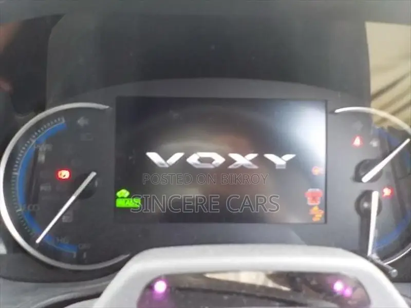 Toyota Voxy SZ HYB WITH LEG REST 2022